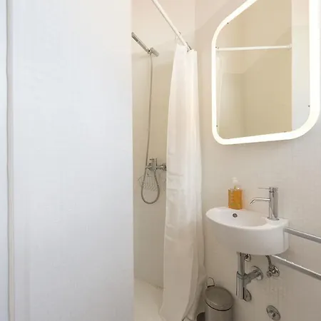 Lovelystay - Caldeireiros Garden Little House Oporto