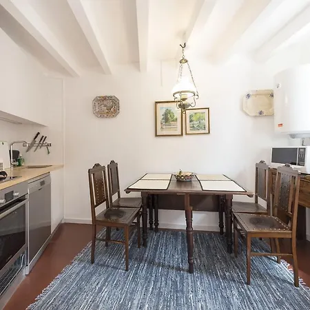 Lovelystay - Caldeireiros Garden Little House Oporto