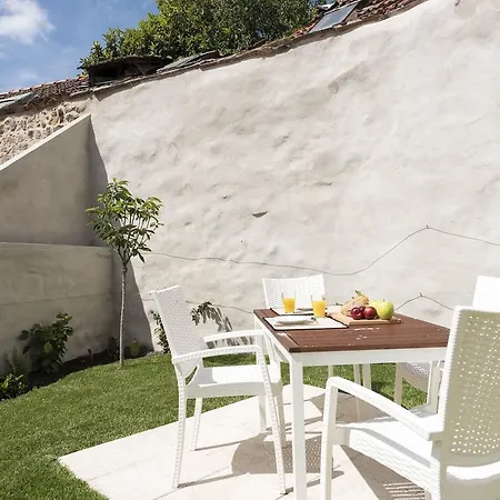 Apartamento Lovelystay - Caldeireiros Garden Little House *